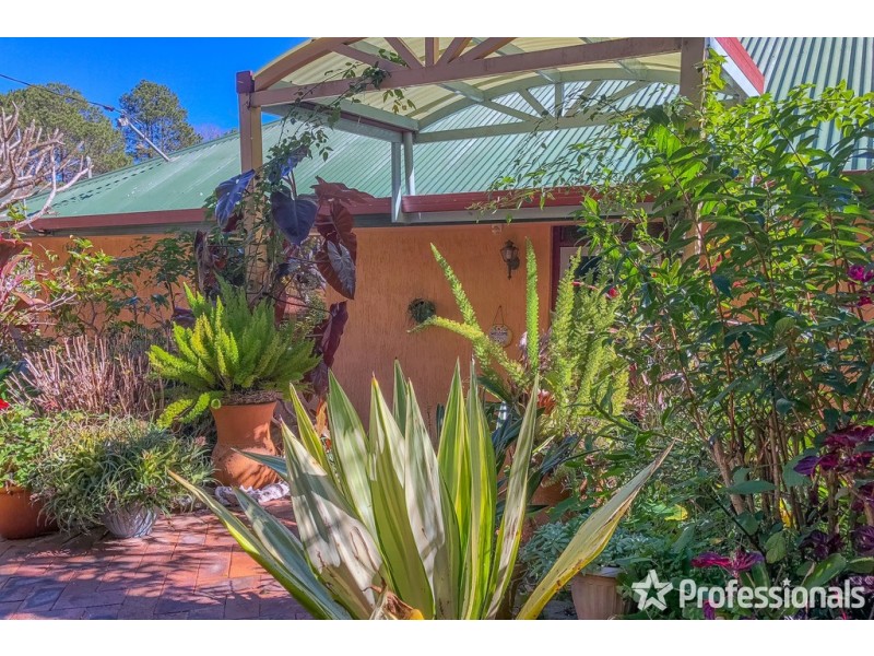 32 Ben Nevis Street, Tamborine Mountain QLD 4272