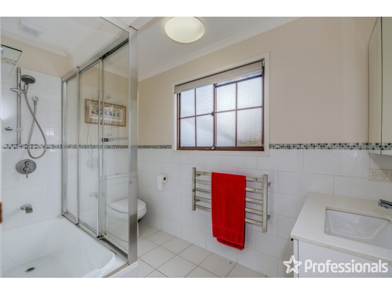 24 Griffith Street, Tamborine Mountain QLD 4272