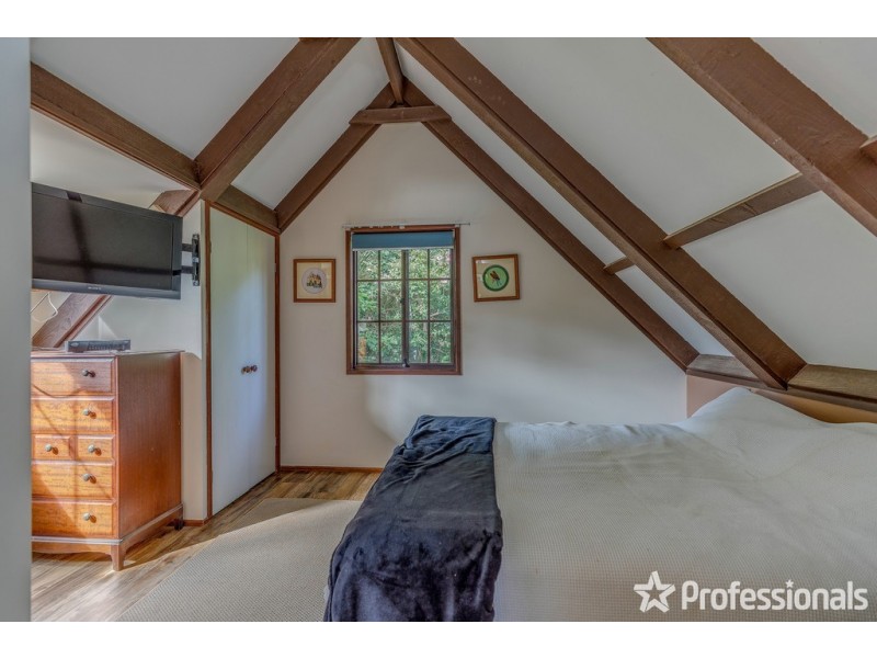 24 Griffith Street, Tamborine Mountain QLD 4272