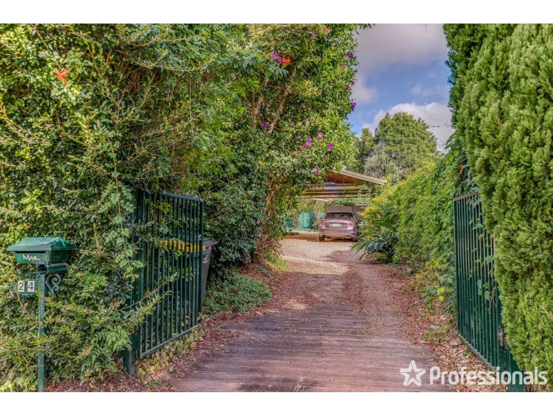 24 Griffith Street, Tamborine Mountain QLD 4272