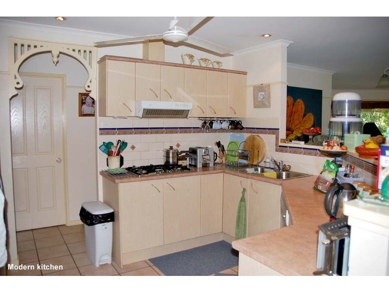 2 Bateke Road, Tamborine Mountain QLD 4272