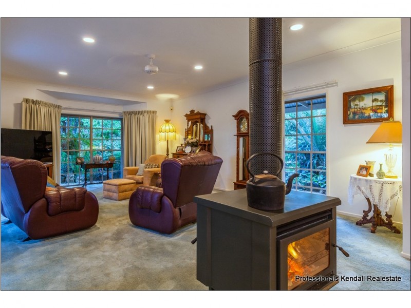 2 Beechmont Ave, Tamborine Mountain QLD 4272