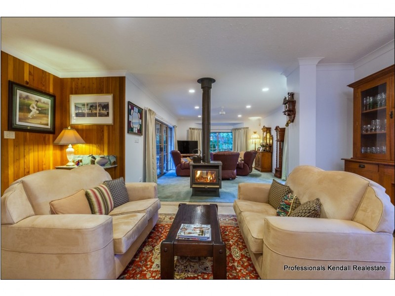 2 Beechmont Ave, Tamborine Mountain QLD 4272