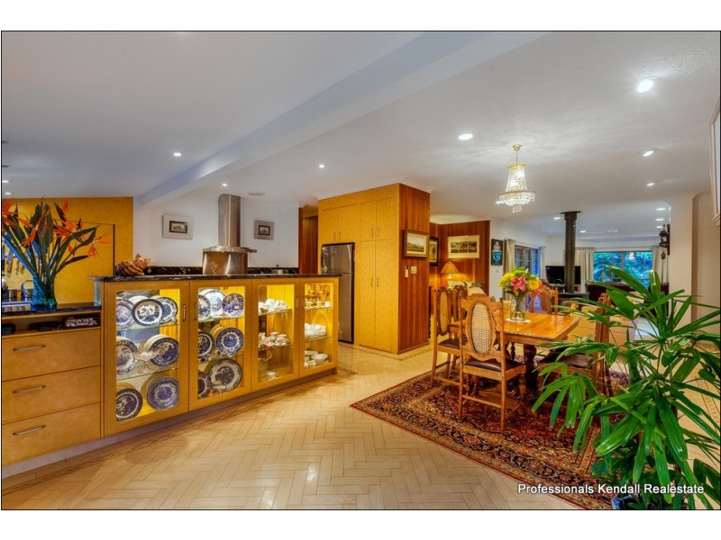 2 Beechmont Ave, Tamborine Mountain QLD 4272