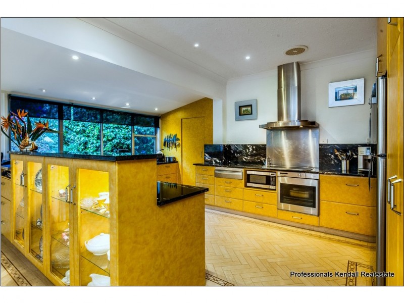 2 Beechmont Ave, Tamborine Mountain QLD 4272