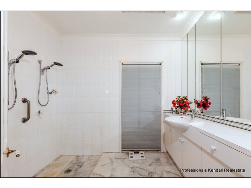 2 Beechmont Ave, Tamborine Mountain QLD 4272