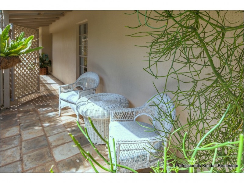 2 Beechmont Ave, Tamborine Mountain QLD 4272