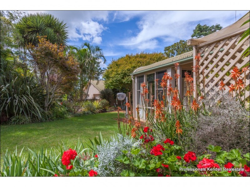 2 Beechmont Ave, Tamborine Mountain QLD 4272