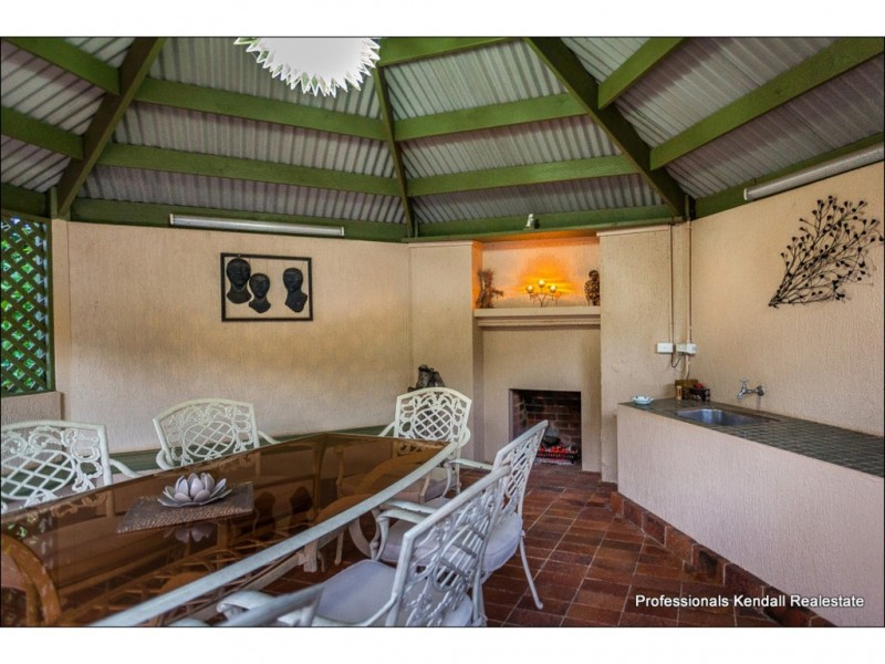 2 Beechmont Ave, Tamborine Mountain QLD 4272