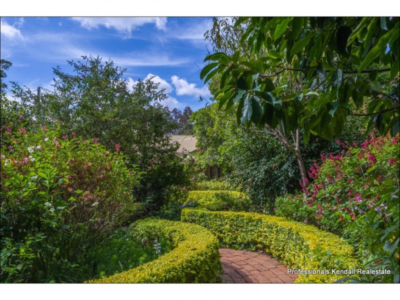 2 Beechmont Ave, Tamborine Mountain QLD 4272