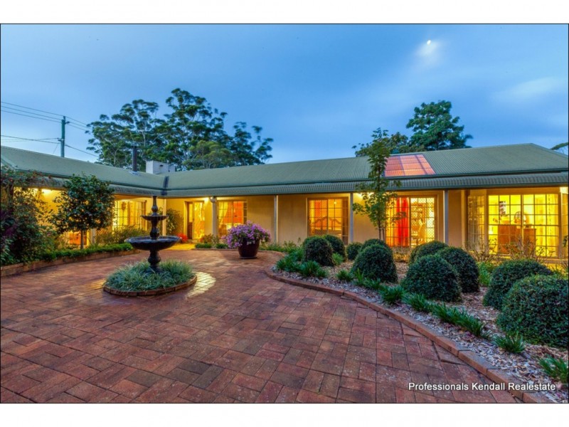 2 Beechmont Ave, Tamborine Mountain QLD 4272