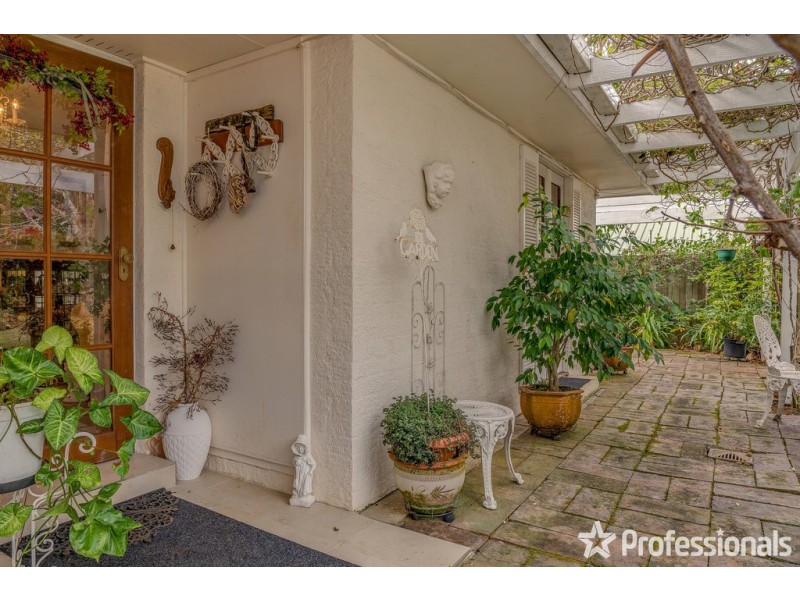 18 Beechmont Avenue, Tamborine Mountain QLD 4272