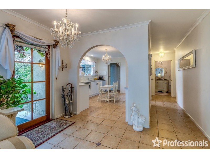 18 Beechmont Avenue, Tamborine Mountain QLD 4272