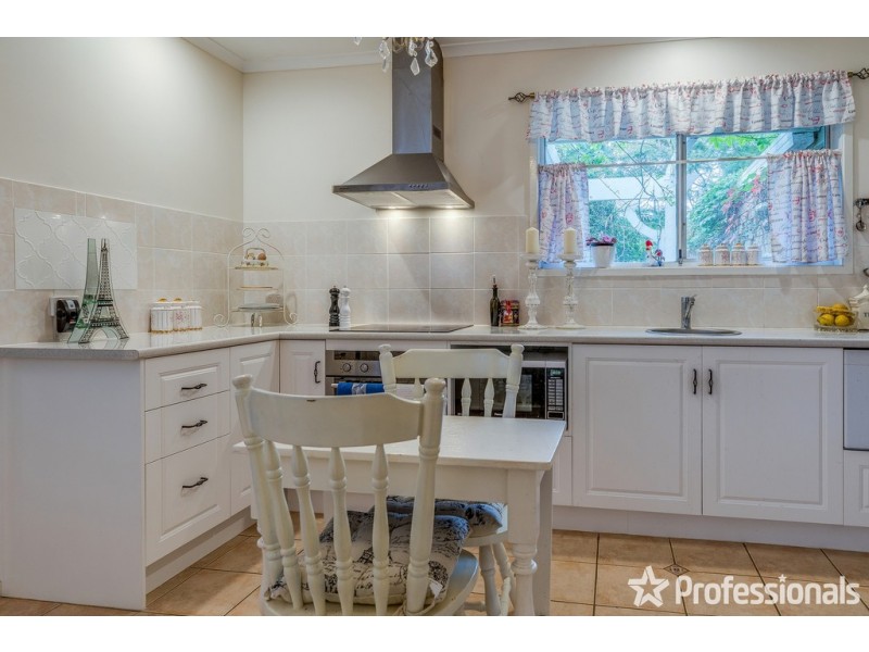 18 Beechmont Avenue, Tamborine Mountain QLD 4272