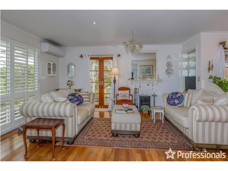 18 Beechmont Avenue, Tamborine Mountain QLD 4272