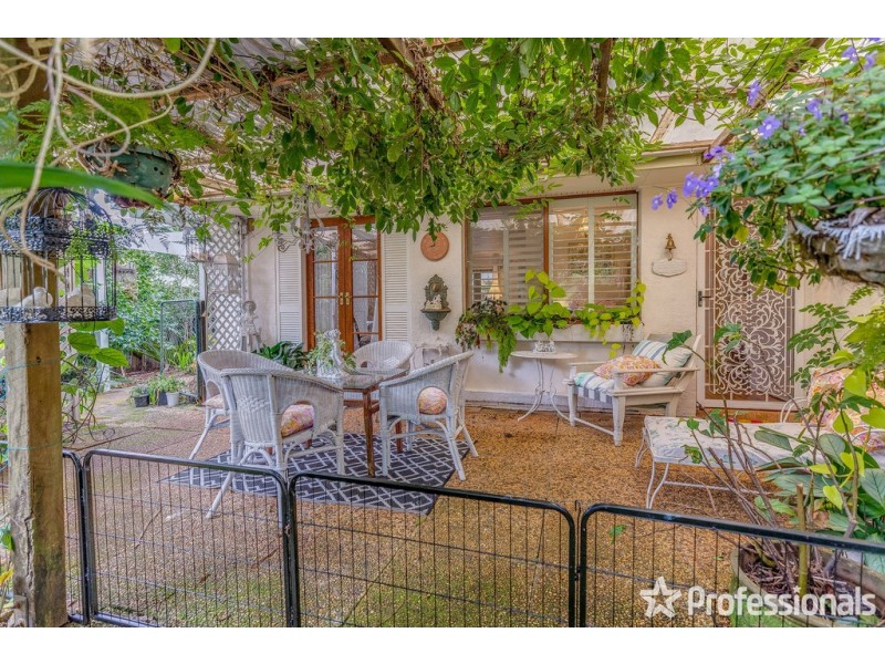 18 Beechmont Avenue, Tamborine Mountain QLD 4272