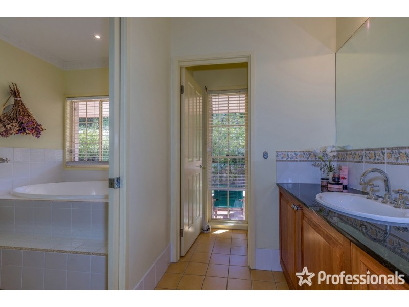35 Waterfall Drive, Wongawallan QLD 4210