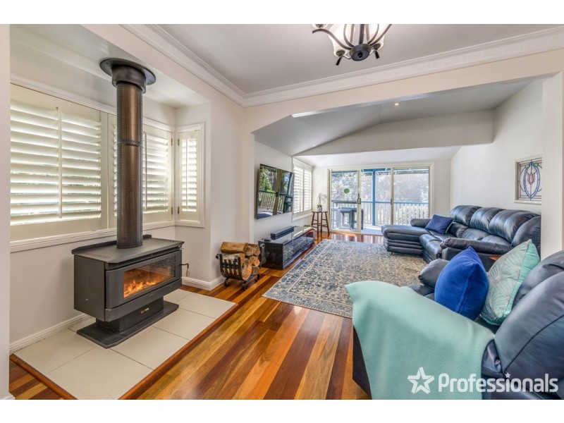 30 North Street, Tamborine Mountain QLD 4272