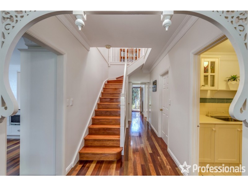 30 North Street, Tamborine Mountain QLD 4272