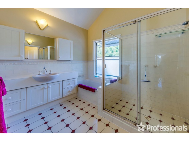 30 North Street, Tamborine Mountain QLD 4272