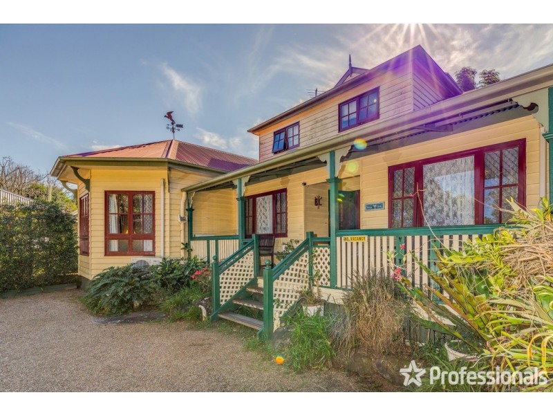 8 Wongawallan Road, Tamborine Mountain QLD 4272
