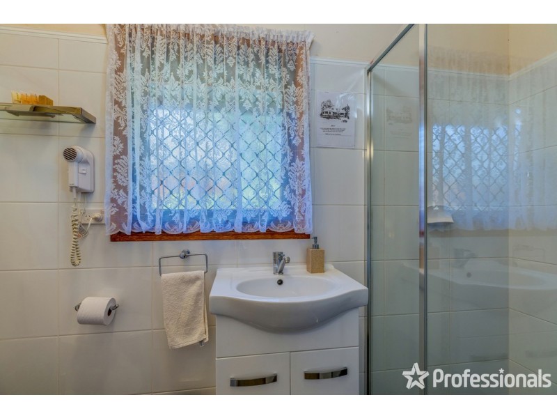 8 Wongawallan Road, Tamborine Mountain QLD 4272