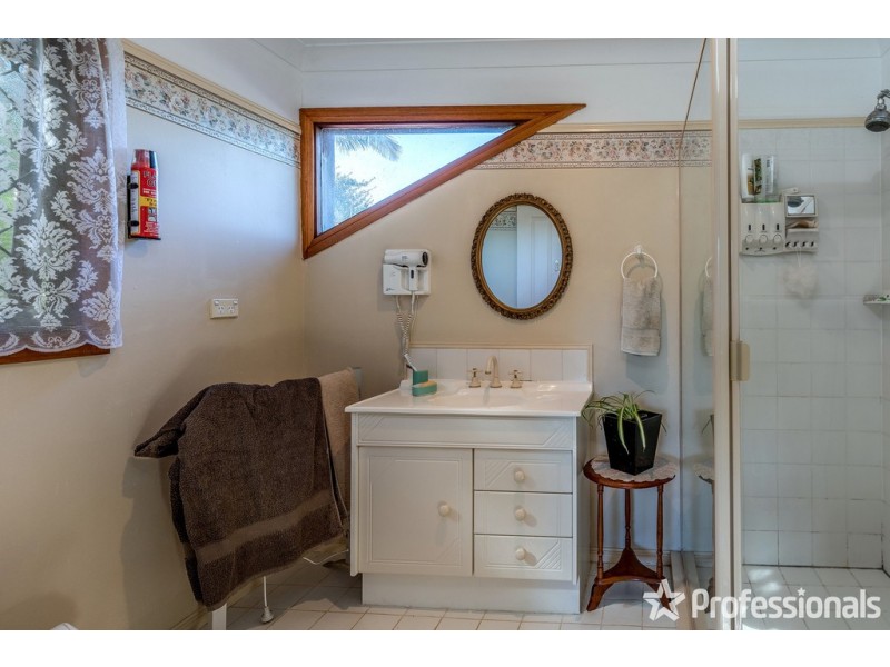 8 Wongawallan Road, Tamborine Mountain QLD 4272