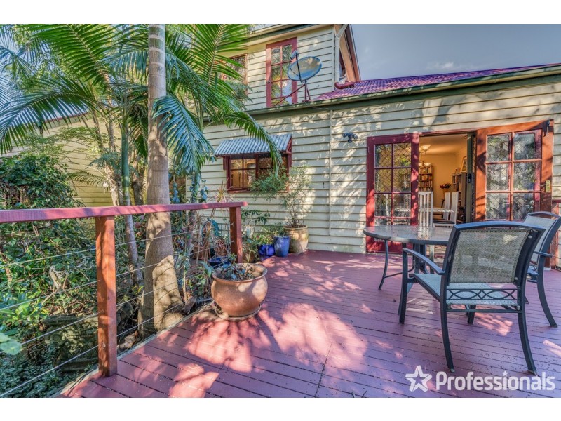 8 Wongawallan Road, Tamborine Mountain QLD 4272