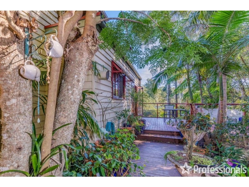 8 Wongawallan Road, Tamborine Mountain QLD 4272