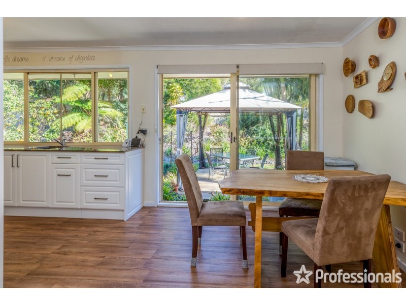 7 Mayon Court, Tamborine Mountain QLD 4272