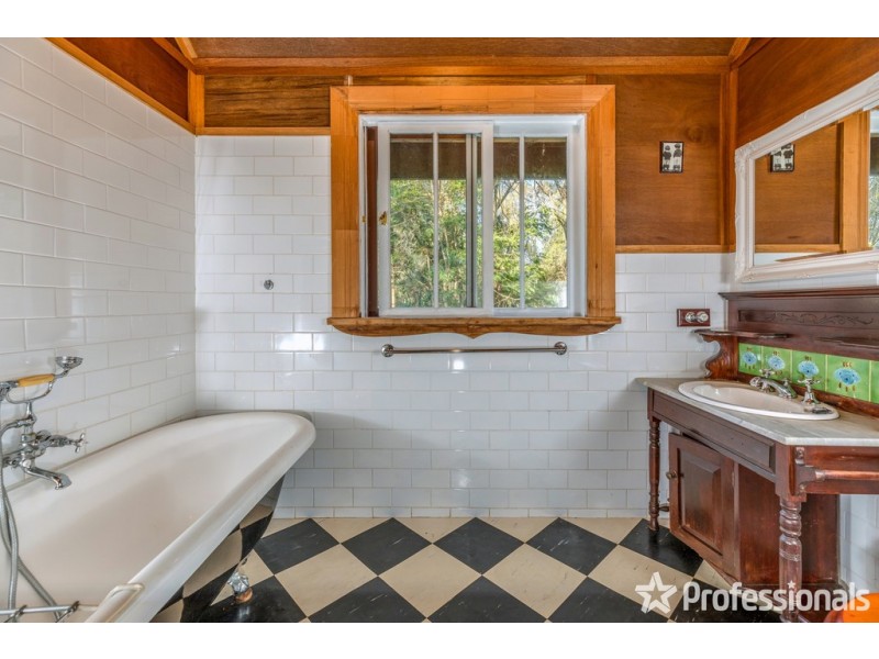 75-77 Benowa Street, Tamborine Mountain QLD 4272