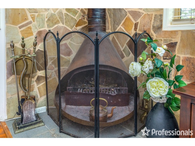 18 Cayambe Court, Tamborine Mountain QLD 4272