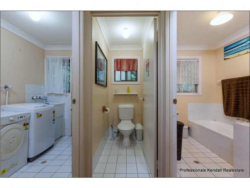 4 Kinabalu Drive, Tamborine Mountain QLD 4272