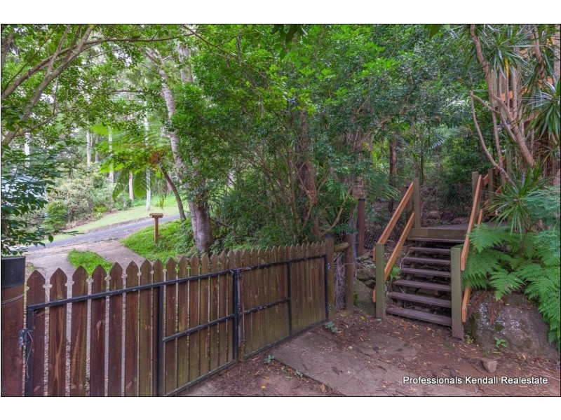 4 Kinabalu Drive, Tamborine Mountain QLD 4272