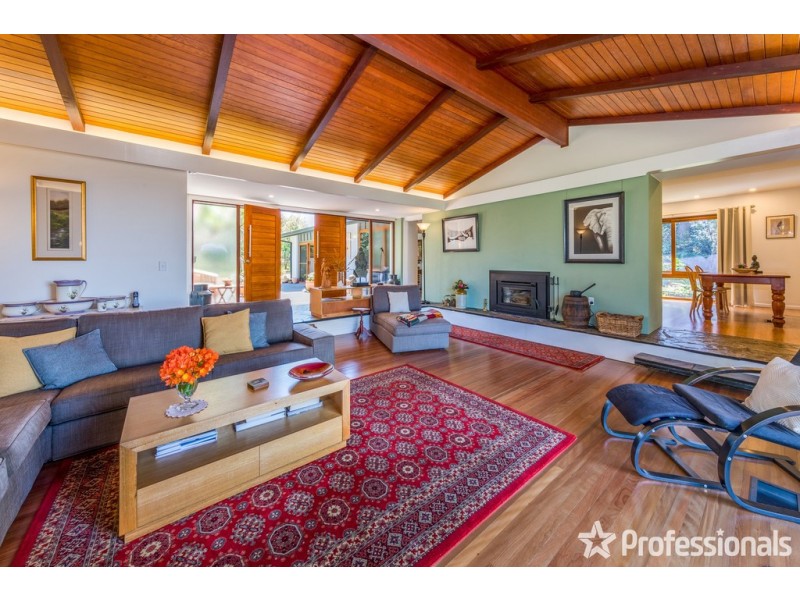 68-70 Siganto Street, Tamborine Mountain QLD 4272