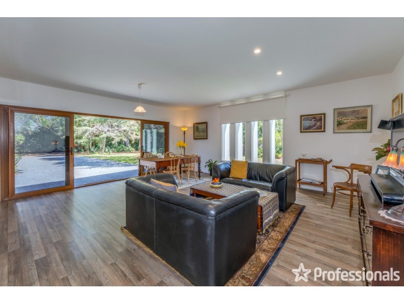 68-70 Siganto Street, Tamborine Mountain QLD 4272
