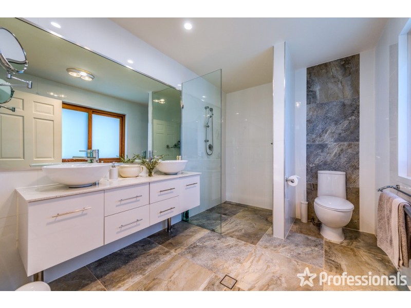 68-70 Siganto Street, Tamborine Mountain QLD 4272