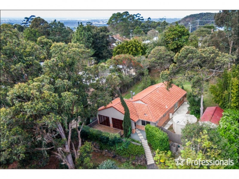 8 Kalmia Court, Tamborine Mountain QLD 4272
