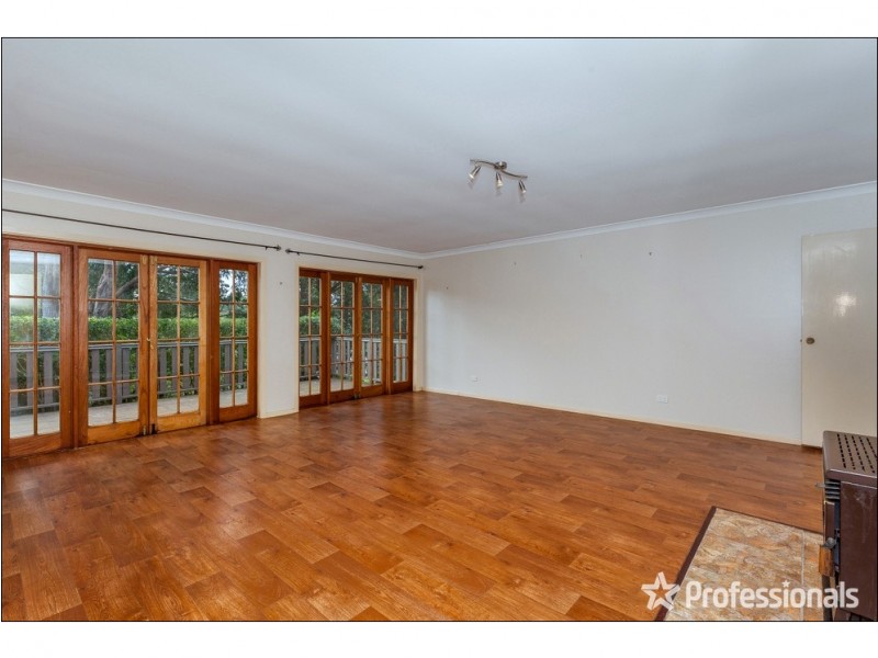 8 Kalmia Court, Tamborine Mountain QLD 4272
