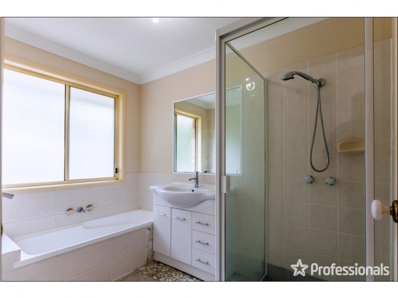 8 Kalmia Court, Tamborine Mountain QLD 4272