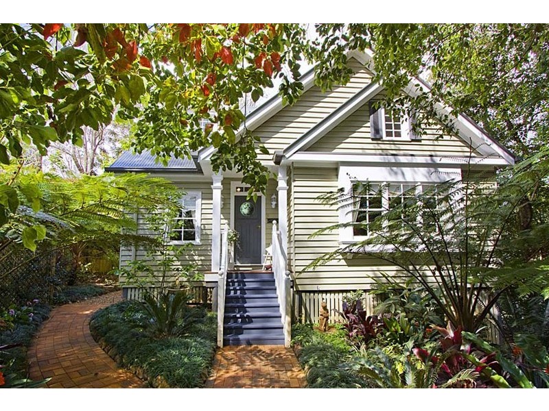 13 Central Avenue, Eagle Heights QLD 4271