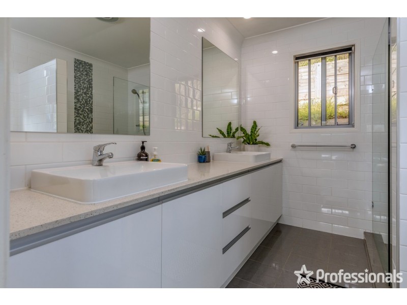 2 Yallanbee Court, Wongawallan QLD 4210