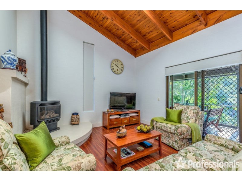 77 Kinabalu Drive, Tamborine Mountain QLD 4272