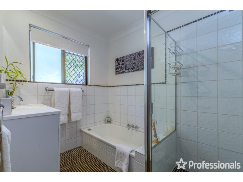 77 Kinabalu Drive, Tamborine Mountain QLD 4272