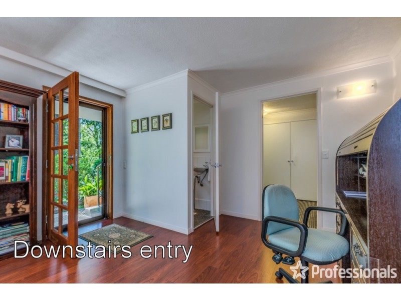 77 Kinabalu Drive, Tamborine Mountain QLD 4272