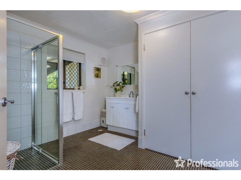 77 Kinabalu Drive, Tamborine Mountain QLD 4272