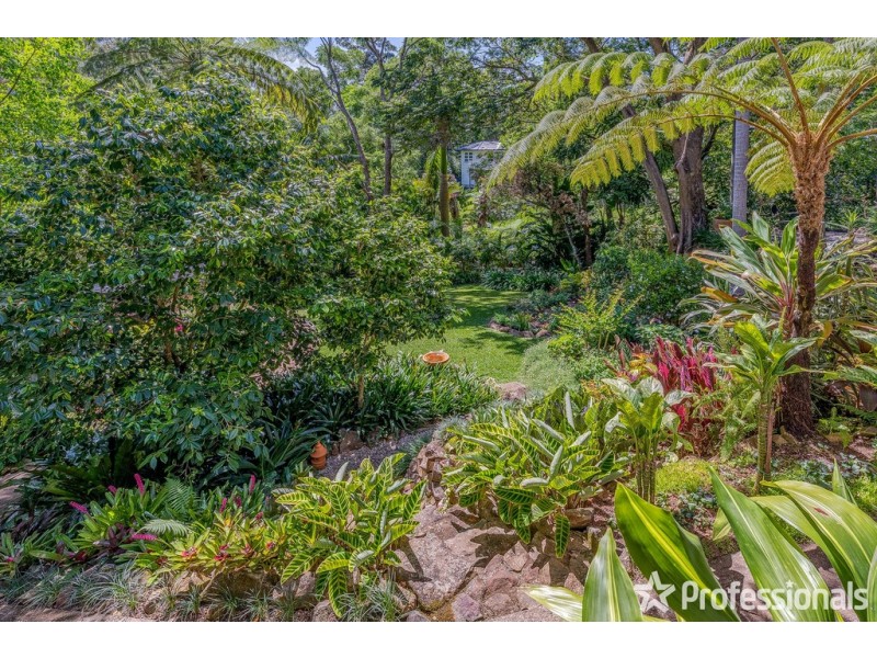 77 Kinabalu Drive, Tamborine Mountain QLD 4272