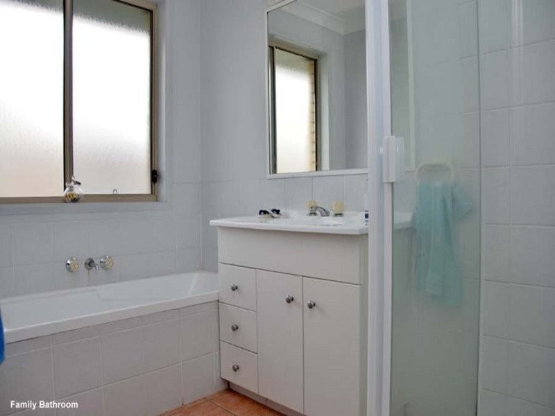 5 Tolima Drive, Eagle Heights QLD 4271