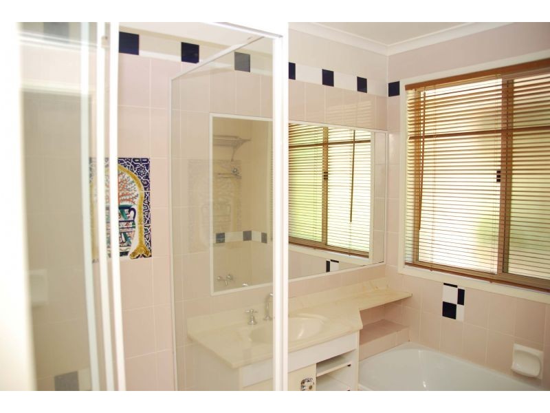 5 Kamet Court, Eagle Heights QLD 4271