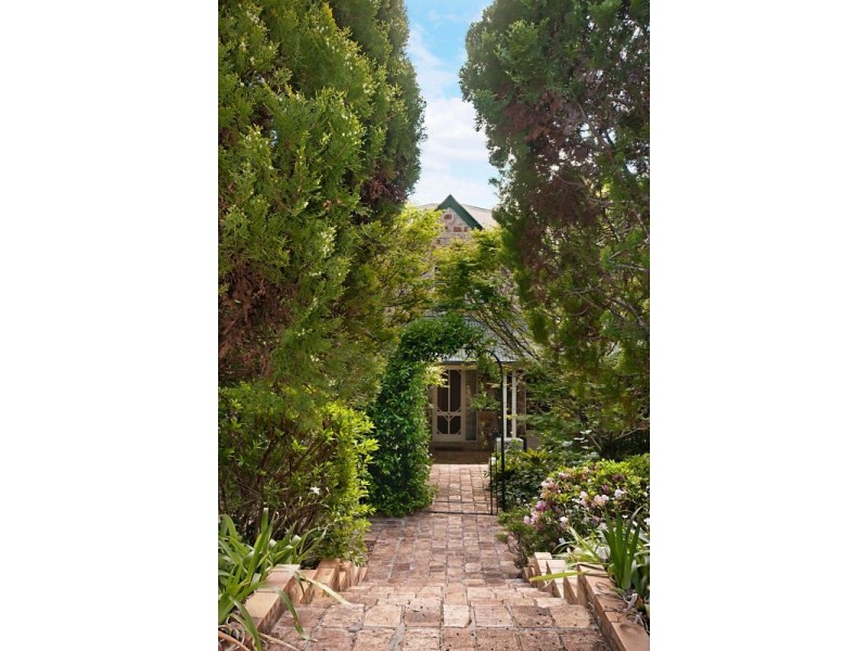20 Ben Nevis Street, Tamborine Mountain QLD 4272